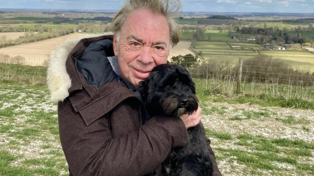 Andrew Lloyd Webber se je zna&scaron;el pod plazom kritik. F youtube