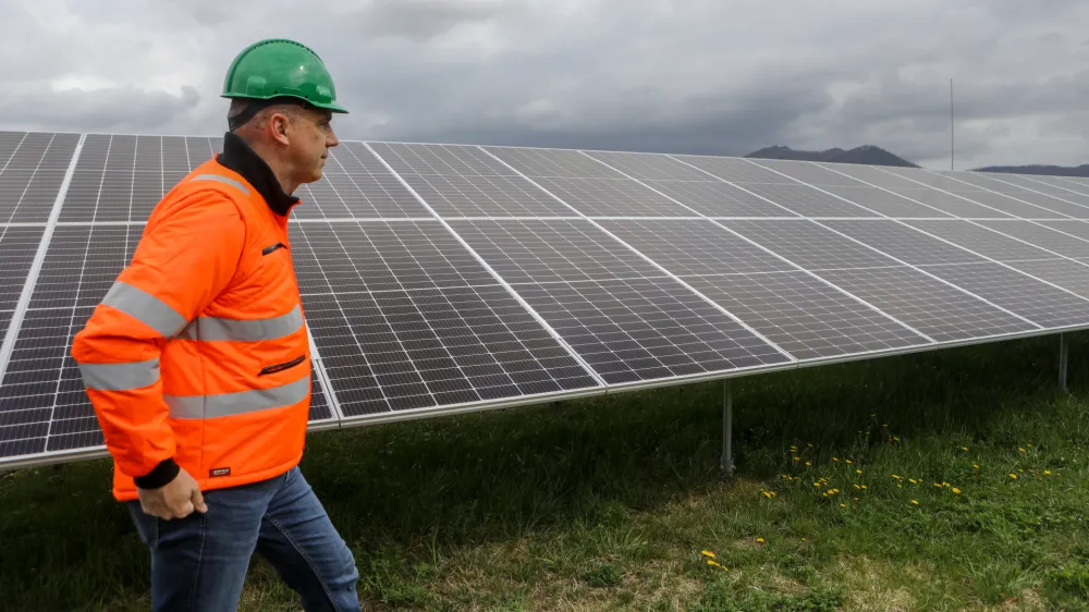- 08.04.2022 &ndash; Holding Slovenske elektrarne HSE Sonce &ndash; Sončna elektrarna Prapretno pri Hrastniku, otvoritev največje sončne elektrarne v Sloveniji //FOTO: Luka Cjuha