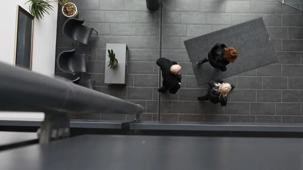 Za nakup terjatev do &scaron;tevilnih podjetij, ki jih prodaja DUTB, se zanima več kot deset možnih kupcev.