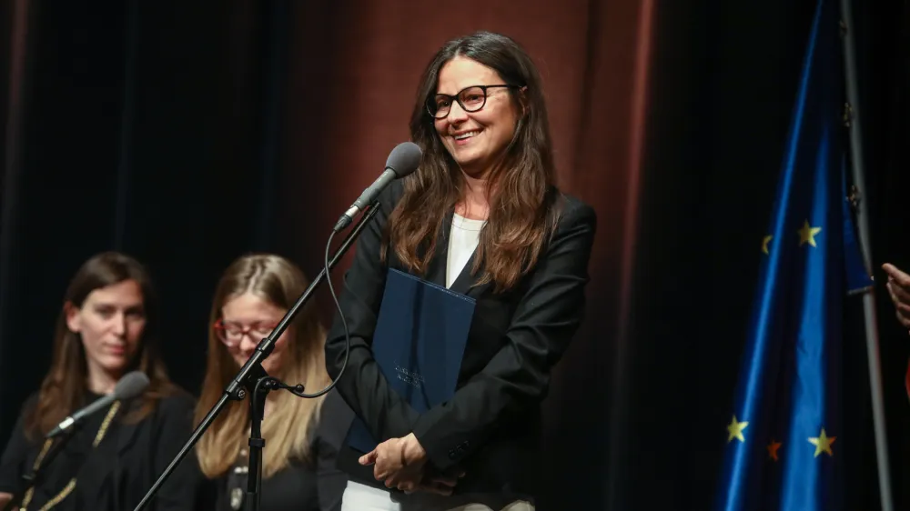 dramatičarka Simona Semenič, prejemnica Cankarjeve nagrade za dramsko zbirko Tri igre za punce - 08.05.2022 - podelitev Cankarjeve nagrade za najbolj&scaron;e izvirno objavljeno leposlovno delo preteklega leta &ndash; prireditev v Veliki dvorani Cankarjevega doma na Vrhniki  //FOTO: Luka Cjuha