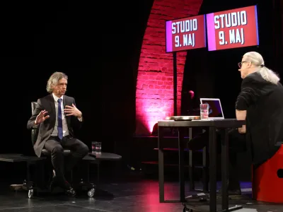 Robert Golob Marcel &Scaron;tefančič- 09.05.2022 &ndash; Oddaja Studio City v Slovenskem mladinskem gledali&scaron;ču - Dan zmage z Marcelom - nekdanjega voditelja oddaje Studio City na RTV Marcela &Scaron;tefančiča ter njegove goste in kolumniste je gostil oder Slovenskega mladinskega gledali&scaron;ča.  //FOTO: Luka Cjuha