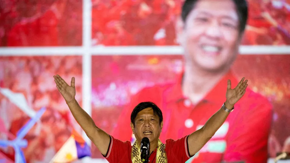 FILE PHOTO: Philippine presidential candidate Ferdinand "Bongbong" Marcos Jr., son of late dictator Ferdinand Marcos, delivers a speech during a campaign rally in Lipa, Batangas province, Philippines, April 20, 2022/.Eloisa Lopez//File Photo