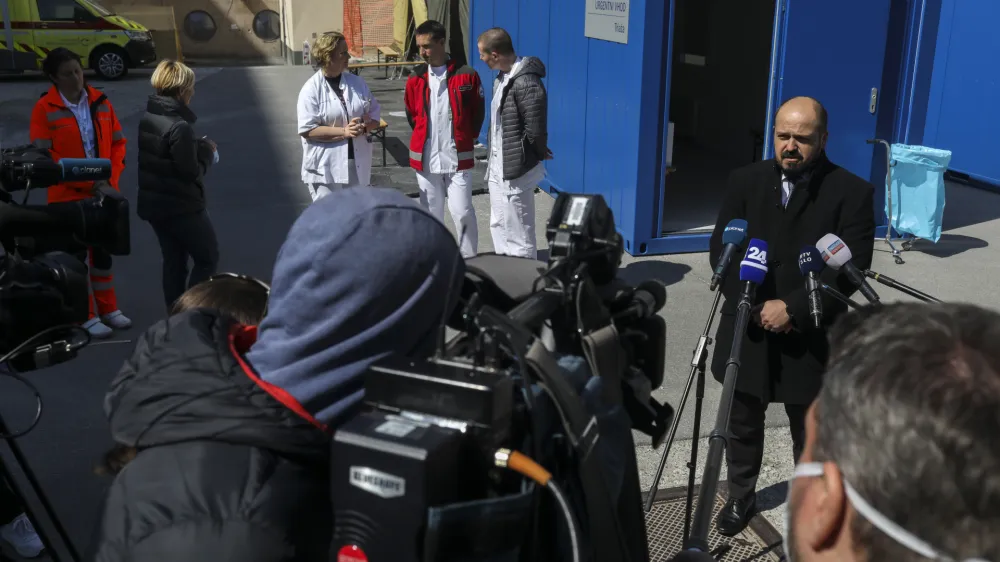 generalni direktor Univerzitetnega kliničnega centra (UKC) Ljubljana Janez Poklukar- 02.04.2020  Univerzitetni klinični center UKC  Ljubljanska urgenca - nova vstopna točka za bolnike s sumom na koronavirus covid-19 FOTO:Jaka Gasar