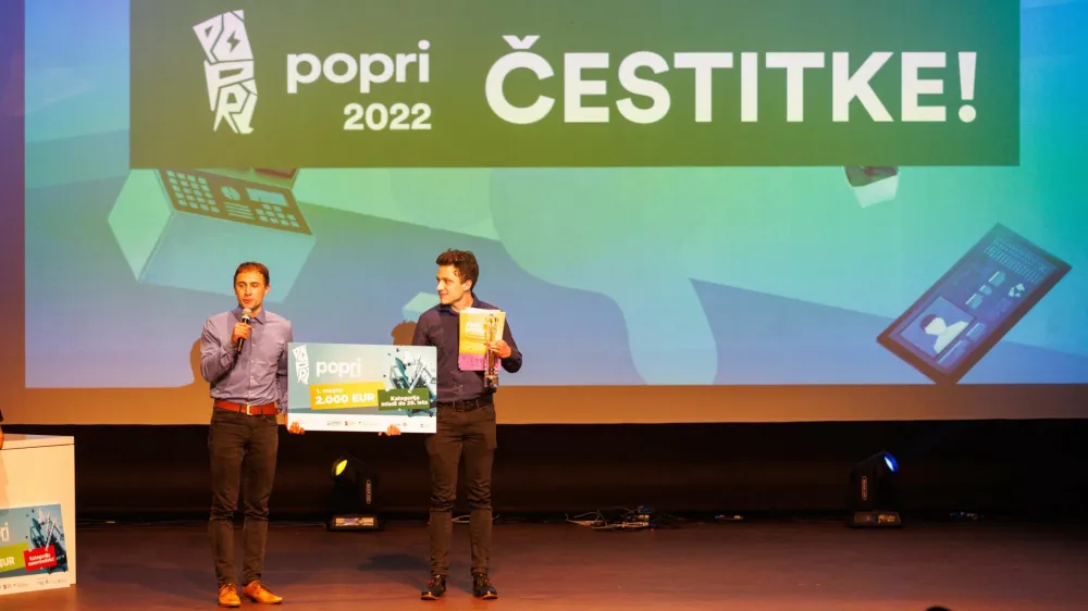 Janez Gor&scaron;in (levo) in Martin Božič ob razglasitvi zmagovalcev leto&scaron;njega tekmovanja Popri. (Foto: Rok Perič)