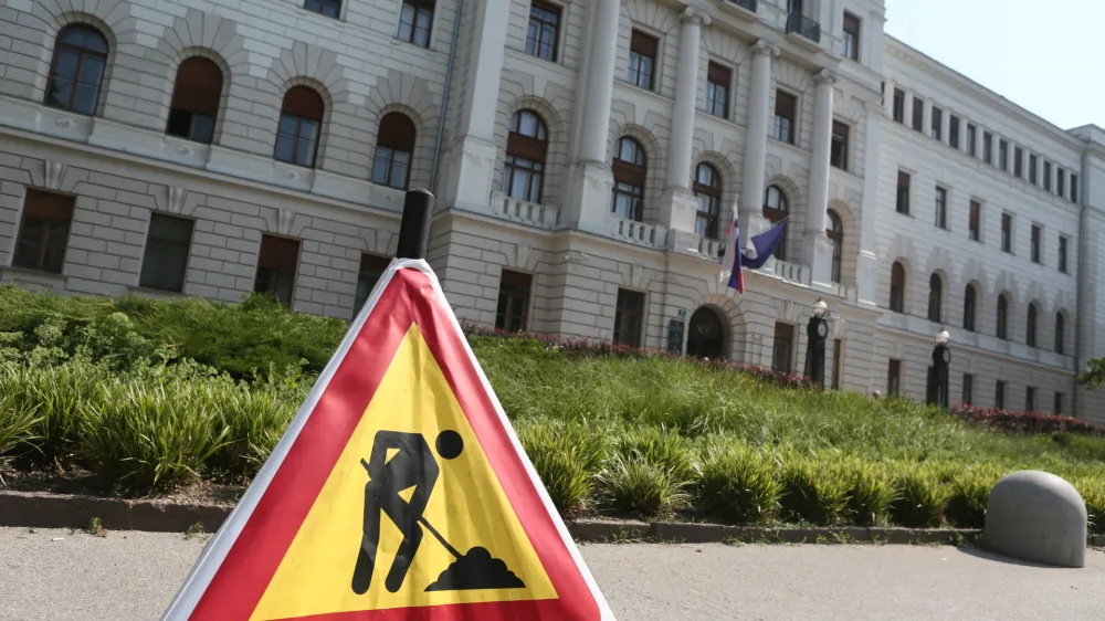 Vrhovno sodi&scaron;če je izterjavo obveznosti, ki nastanejo v sodnih postopkih, uvrstilo med &scaron;tiri prioritetna področja leto&scaron;njega sodnega leta.