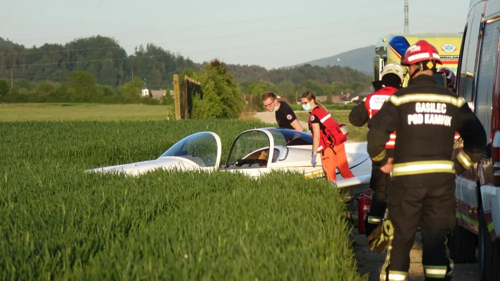 Kamnik, letalska nesreča, zasilni pristanek, ultralahko letalo, letalo, manj&scaron;e letalo