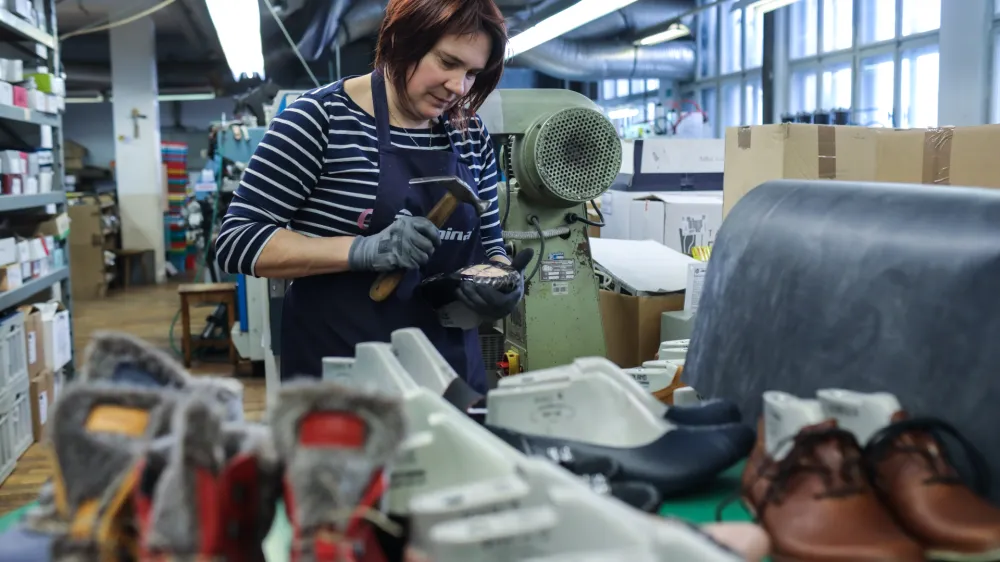 - 29.01.2019 &ndash; Podjetje ALPINA, tovarna obutve &ndash; proizvodnja, Strojarska ulica 2, Žiri //FOTO: Jaka Gasar