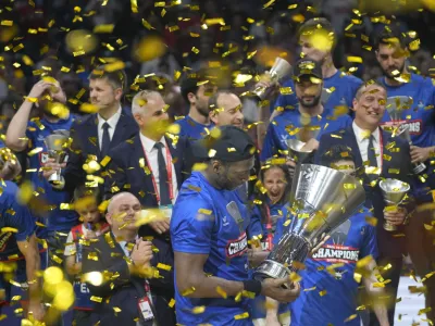 Anadolu Efes se je takole veselil drugega zaporednega naslova prvaka Evrope.