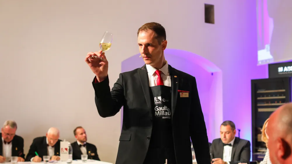 Valentin Bufolin, najbolj&scaron;i sommelier Slovenije 2022 <br><br><br>- 17.05.2022 - Sommelier Slovenije - tekmovanje za najbolj&scaron;ega sommelierja Slovenije za leto 2022<br> <br>//FOTO: Bojan Velikonja