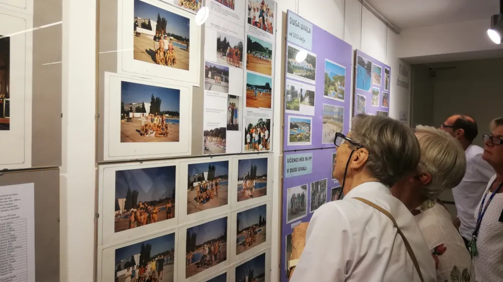 Razstava o počitnicah vrhni&scaron;kih otrok bo v avli kulturnega doma na Vrhniki na ogled vse do 12. junija.