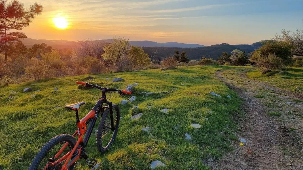 Po Brkinih s kolesom 