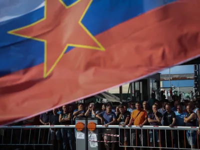 03.07.2016 - Stavka v Luki Koprer - Luka Koper - stavkajoči delavci v Luki - rdeča zvezda ///FOTO: Luka Cjuha..