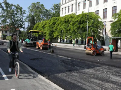 Mestna občina Ljubljana bo predvidoma te dni končala urejanje kolesarskih povr&scaron;in na delu Barjanske ceste med križi&scaron;čema z Zoisovo in Finžgarjevo ulico, je v začetku tedna napovedal ljubljanski župan Zoran Janković.