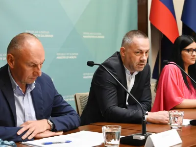 minister za zdravje Danijel Be&scaron;ič Loredansvetovalka ministra za zdravje Tja&scaron;a Vidicsvetovalec ministra za zdravje Ale&scaron; &Scaron;abeder - 03.06.2022 &ndash; Ministrstvo za zdravje &ndash; minister za zdravje s svojima svetovalcema predstavil ožjo ekipo in načrt dela
