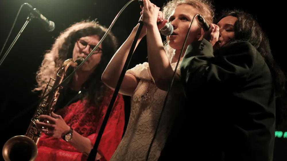 Ljubljana, Letni vrt Gala hale.<br>V sklopu festivala Lezbicna cetrt koncert ruske zasedbe Pussy Riot.