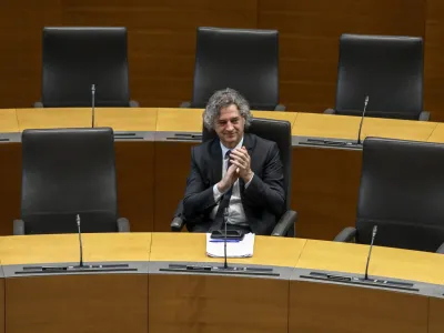 Predsednik vlade Robert Golob v teh dneh prejema zunanjepolitične pobude, ki napovedujejo premik Slovenije iz Vi&scaron;egrada proti Zahodu.&nbsp;