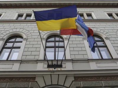 - 24.02.2022  Ukrajinska zastava na poslopju vlade Republike Slovenije  //FOTO: Jaka Gasar