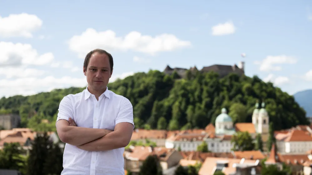 Nejc Jemec, odgovorni urednik Vala 202, drugega programa Radia Slovenija

&nbsp;