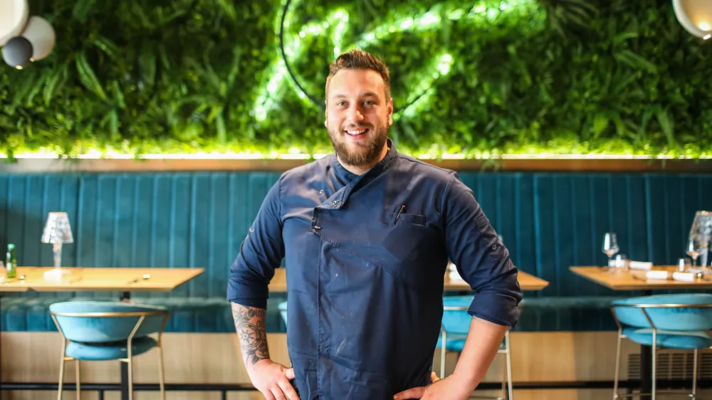 Martin Glu&scaron;čič, kuharski mojster - chef - 08.06.2022 - Restavracija & Lounge Bar MANU, gostinski lokal, Moste 101, Žirovnica //FOTO: Bojan Velikonja