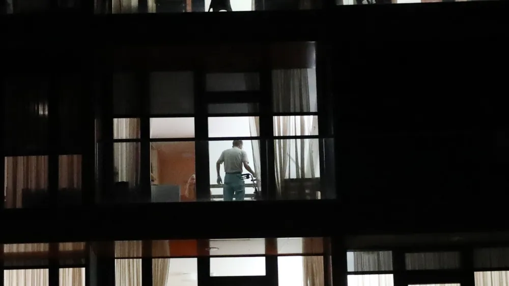 - simbolična fotografija - dom upokojencev v času epidemije koronavirus Covid-19, stareji - upokojenci - prazni domovi - sobe - - 23.11.2020  DEOS Center starejih Trnovo v Ljubljani, zasebni socialnovarstveni zavod s koncesijo, Devinska 1 //FOTO: Toma Skale