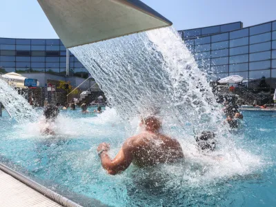 Vodno mesto Atlantis- 19.07.2015 - Ljubljanska kopaliča - kopalci - kopanje - vročina - vročinski val - kopaliče - bazen   //FOTO: Bojan Velikonja