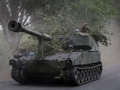 Ukrainian servicemen ride an American 155 mm turreted self-propelled howitzer M109, amid Russia's attack on Ukraine, in Donetsk region, Ukraine June 13, 2022. REUTERS/Gleb Garanich