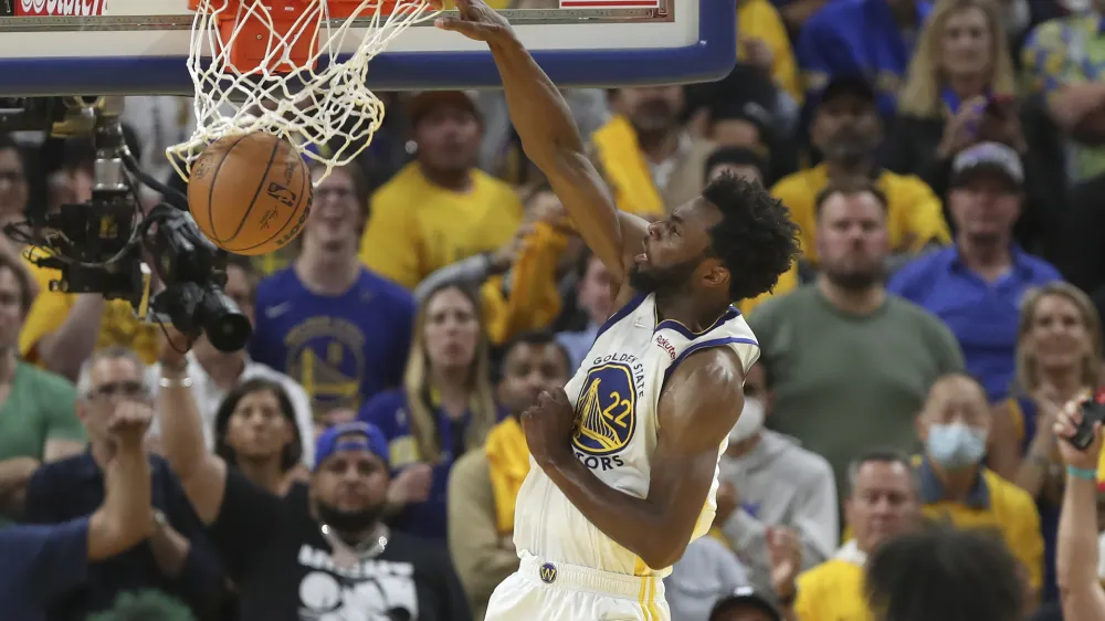 Andrew Wiggins je bil s 26 točkami in 13 skoki najbolj&scaron;i posameznik Golden Stata na peti tekmi finala lige NBA proti Bostonu.