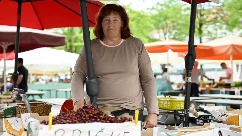 branjevka Mirjam Simčič - 08.06.2022 &ndash; Ljubljanska osrednja tržnica - //FOTO: Nik Erik Neubauer