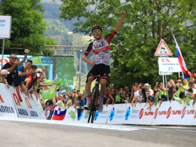 Tadej Pogačar je dobil tretjo etapo slovenskega toura in prevzel prvo mesto v skupnem se&scaron;tevku.