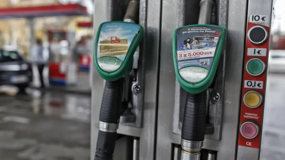 Bencinska črpalkaFOTO: JAKA GASAR / NEDELJSKI