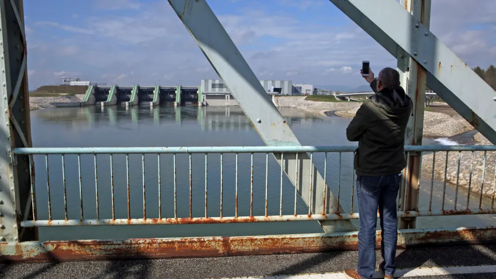 - 04.10.2017  Hidroelektrarna HE Breice  Hidroelektrarne na Spodnji Savi - avtomatizirana in daljinsko vodena elektrarna //FOTO: Toma Skale 