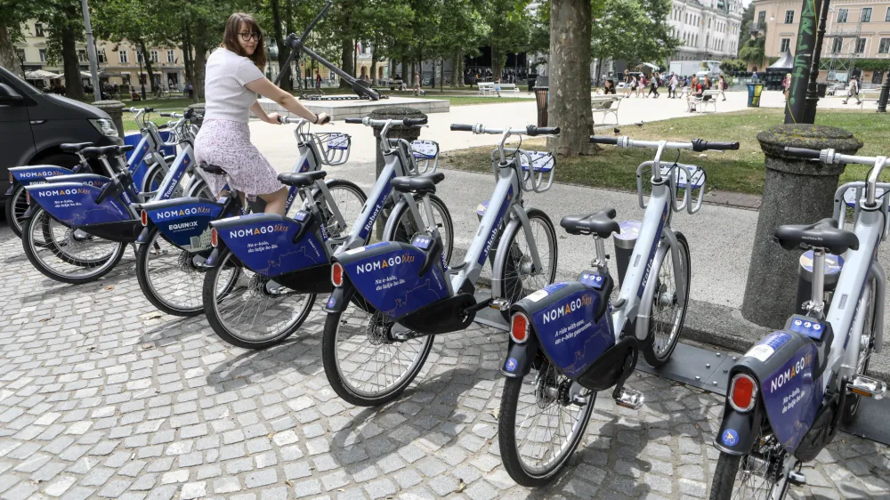 17 od trenutno 25 postajali&scaron;č za izposojo koles družbe Nomago je na javnih povr&scaron;inah. Foto: Luka Cjuha