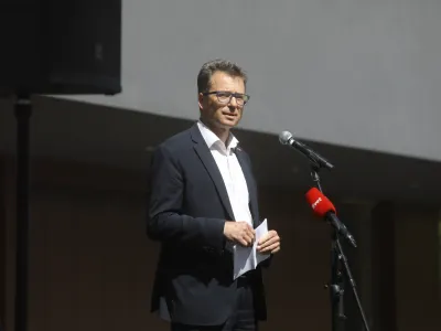 Z umikom tožbe bo odločba, s katero je zagovornik načela enakosti ugotovil Černačevo diskriminacijo predsednice Bo&scaron;nja&scaron;ke kulturne zveze Slovenije, postala pravnomočna.&nbsp;