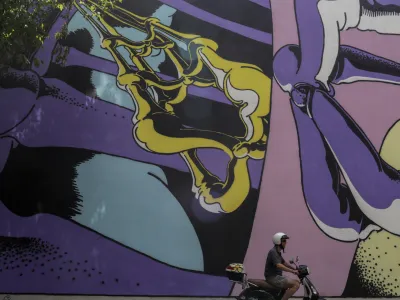 AR-mural na Kinu &Scaron;i&scaron;ka avtorjev Marka K. Gaveza in knnz (Neže Knez), ki je nastal v sklopu festivala Ljubljana Street Art, bo svojo končno podobo dobil v četrtek zvečer, ko bodo zagnali &scaron;e AR-vizualizacijo. Foto: Jaka Gasar