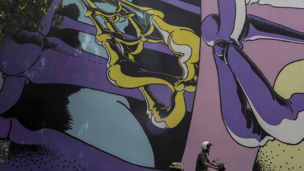 AR-mural na Kinu &Scaron;i&scaron;ka avtorjev Marka K. Gaveza in knnz (Neže Knez), ki je nastal v sklopu festivala Ljubljana Street Art, bo svojo končno podobo dobil v četrtek zvečer, ko bodo zagnali &scaron;e AR-vizualizacijo. Foto: Jaka Gasar