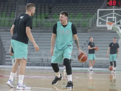 Luka Dončić<br><br>- 27.06.2022 &ndash; ko&scaron;arkarska reprezentanca - trening &ndash; priprave pred tekmo proti Hrva&scaron;ki - kvalifikacije za svetovno prvenstvo 2023, 5. krog -<br><br><br>//FOTO: Jaka Gasar