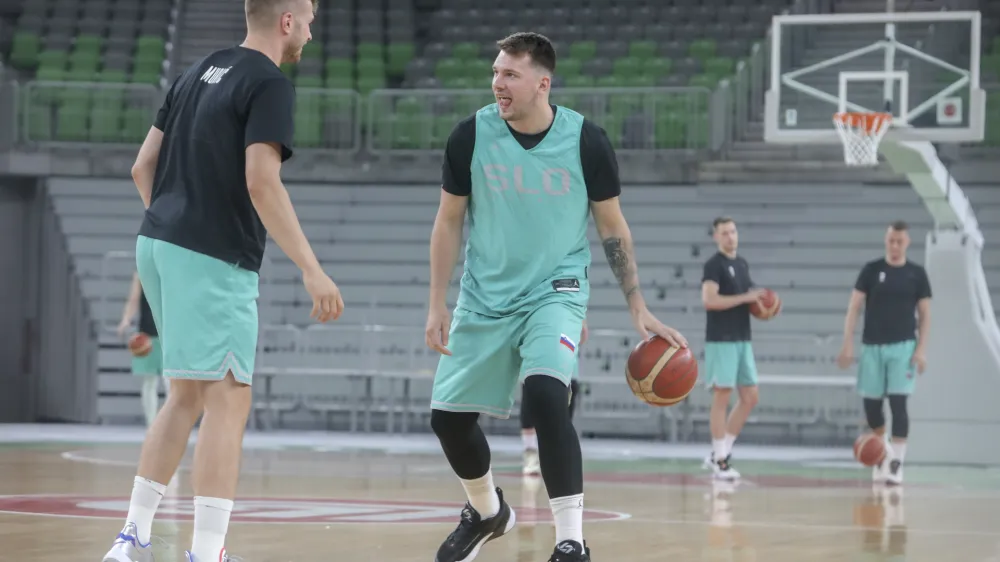 Luka Dončić<br><br>- 27.06.2022 &ndash; ko&scaron;arkarska reprezentanca - trening &ndash; priprave pred tekmo proti Hrva&scaron;ki - kvalifikacije za svetovno prvenstvo 2023, 5. krog -<br><br><br>//FOTO: Jaka Gasar