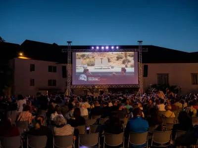 Letod bodo na dvori&scaron;ču Ljubljanskega gradu zavrteli &scaron;tevilne uspe&scaron;nice, pa tudi kar lepo &scaron;tevilo premier.&nbsp;