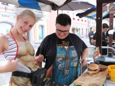 KUL petki v parku bodo znova v znamenju žive glasbe in ta petek nas bodo s svojimi ritmi razveseljevala rockovska glasbena skupina&nbsp;The West Band, ki je pet članska zasedba profesionalnih glasbenikov, ustanovljena z namenom preigravanja najbolj&scaron;e starej&scaron;e glasbe, pa tudi moderne glasbe raznolikih žanrov, prednjači pa rock variacija.