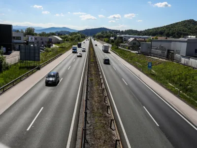- 04.05.2020  Avtocesta Ljubljana Vrhnika pri Brezovici, kjer je načrtovana iritev v estpasovnico. //FOTO: Bojan Velikonja