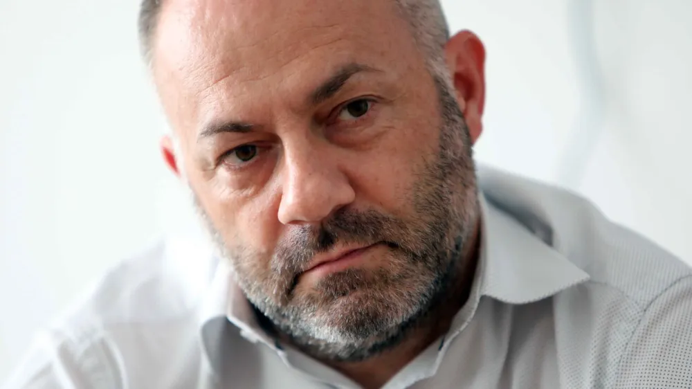 - 05.07.2022 - Danijel Be&scaron;ič Loredan, dr. med., ortopedski kirurg in politik, minister za zdravje v 15. vladi RS pod vodstvom dr. Roberta Goloba od 1. junija 2022 //FOTO: Tomaž SkaleOPOMBA: DNEVNIKOV OBJEKTIV 2022 &ndash; INTERVJU