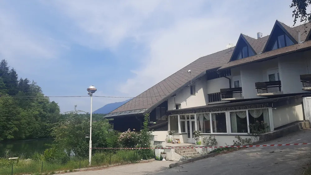 Novi lastnik hotela Alma naj bi iskal novega najemnika kavarne.