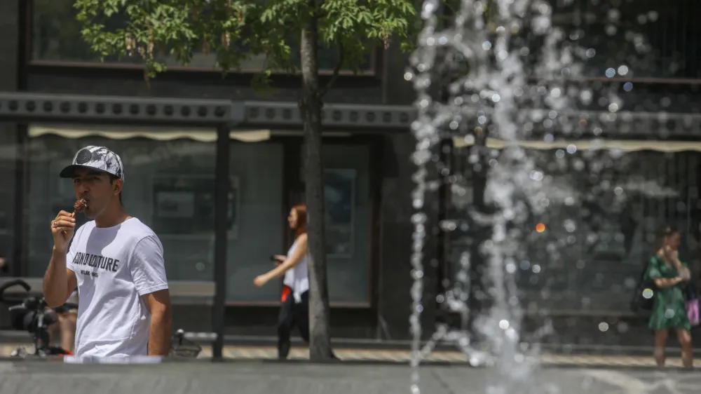 - 21.06.2021 - Vročinski val v Ljubljani - poletje - vročina -  //FOTO: Luka Cjuha.