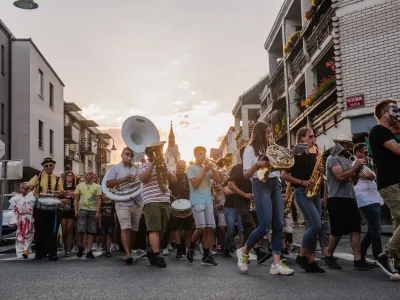 Zombi mar&scaron; na zadnji dan leto&scaron;njega Grossmannovega festivala F David Filipovič