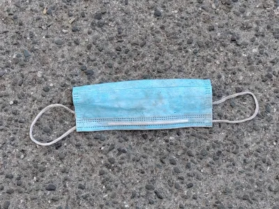 odvržena za&scaron;čitna maska 