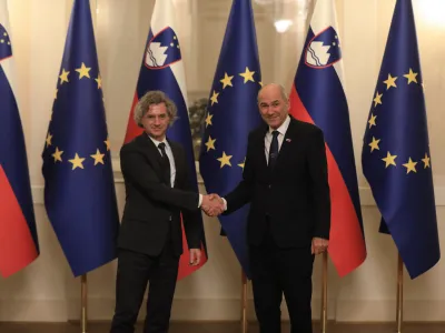 novi predsednik vlade dr. Robert Golob in dosedanji predsednik vlade Janez Jan&scaron;a<br><br>- 01.06.2022 &ndash; primopredaja poslov med dosedanjim predsednikom vlade Janezom Jan&scaron;o in novim predsednikom vlade dr. Robertom Golobom<br><br><br>//FOTO: Luka Cjuha<br>