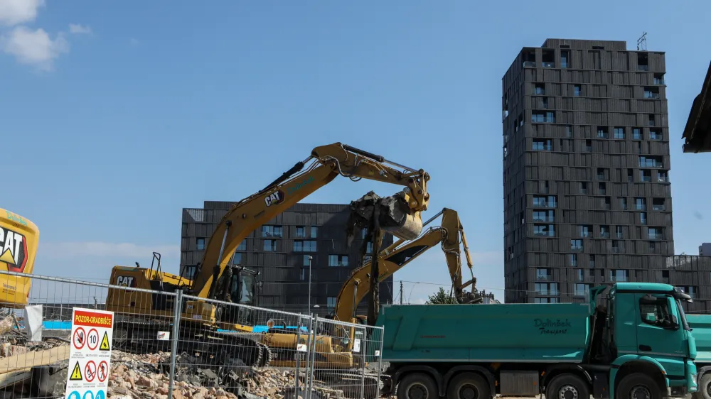 15.07.2022 - gradbi&scaron;če stanovanjski objekt Corwin - Masarykova cestaFoto: Luka Cjuha
