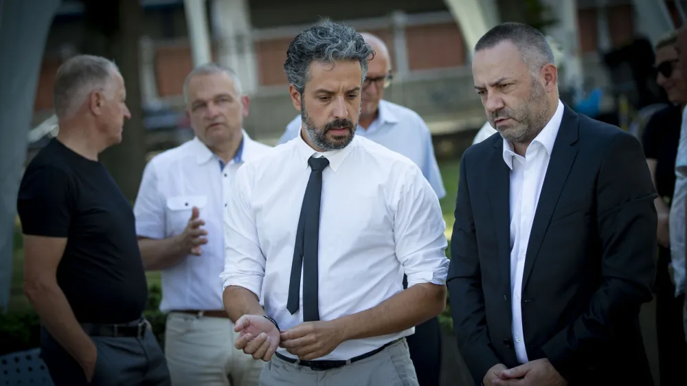 vodja posvetovalne skupine za spremljanje koronvirusa Mario Fafangel, minister za zdravje Danijel Be&scaron;ič Loredan, 22.07.2022 - novinarska konferenca o aktualnem dogajanju obvladovanja covida-19 in strokovnih priporočilih posvetovalne skupine za spremljanje koronavirusa in nacionalne skupine za koordinacijo sprejemov in posteljnih kapacitet za covidne bolnike v zdravstvenem sistemuFoto: Luka Cjuha