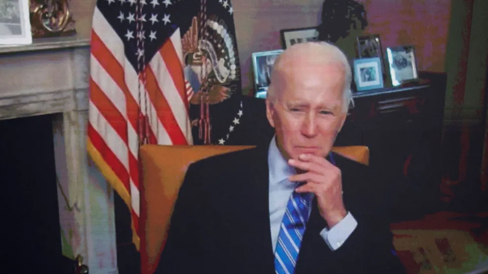 U.S. President Joe Biden, isolating following his COVID-19 diagnosis, appears virtually in a meeting with business and labor leaders about the Chips Act &mdash; relating to U.S. domestic chip and semiconductor manufacturing &mdash; in an auditorium on the White House campus in Washington, U.S., July 25, 2022. REUTERS/Jonathan Ernst