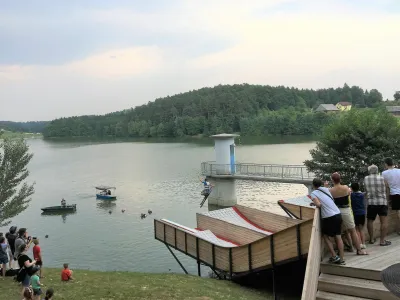 22-letni mo&scaron;ki je včeraj dopoldan na &Scaron;martinskem jezeru streljal v zrak. 